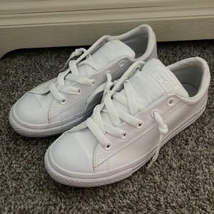 White converse sneaker - youth size 4